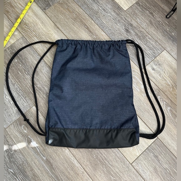 🛍️ Unisex Nike bag/ backpack 18” HX14” W excellent condition - Picture 9 of 10